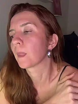 Snapshot of therealgingerr chatting on 05-10-26, 06:18 therealgingerr online show from 05-10-26, 06:18