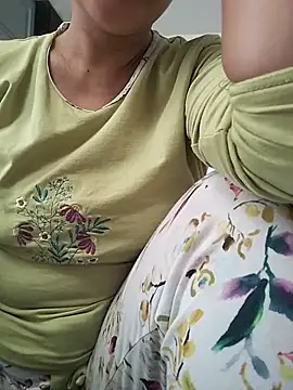 amira567 online show from 06-06-26, 10:42