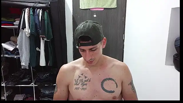 Snapshot of RaulRico chatting on 05-12-26, 03:03 RaulRico online show from 05-12-26, 03:03