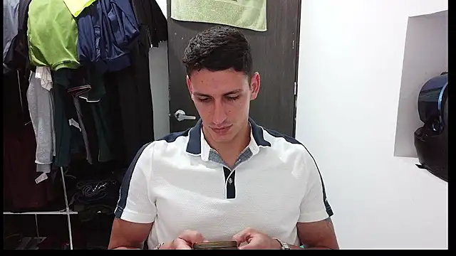 Snapshot of RaulRico chatting on 05-17-26, 04:10 RaulRico online show from 05-17-26, 04:10