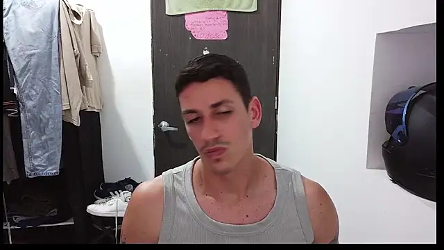 Snapshot of RaulRico chatting on 05-31-26, 01:03 RaulRico online show from 05-31-26, 01:03