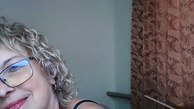 Snapshot of ElizabethGorden chatting on 06-19-26, 01:59 ElizabethGorden online show from 06-19-26, 01:59