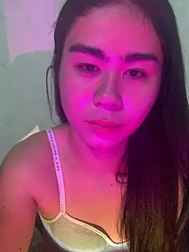 Snapshot of Alluringluna chatting on 07-14-26, 02:23 Alluringluna online show from 07-14-26, 02:23
