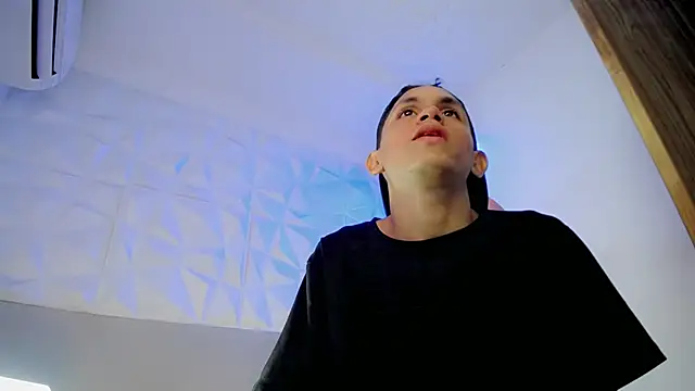 sombra 18 online show from 07-22-26, 02:03