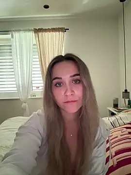 LillyStarr online show from 05-26-26, 03:30