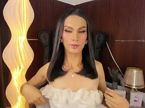 Estella Hilton online show from 06-13-26, 11:30