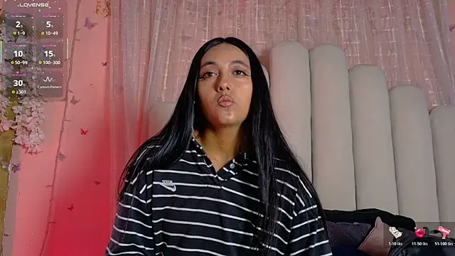 Hollyyqueen  online show from 05-11-26, 08:06