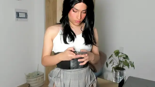 naomimoore828 online show from 05-20-26, 08:48