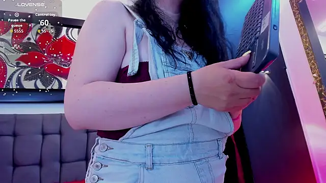 Snapshot of CloeMature chatting on 06-26-26, 02:16 CloeMature online show from 06-26-26, 02:16