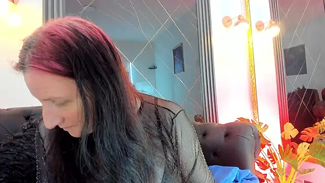 Snapshot of CloeMature chatting on 08-06-26, 10:00 CloeMature online show from 08-06-26, 10:00
