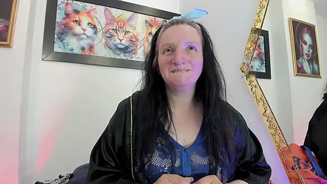 Snapshot of CloeMature chatting on 08-10-26, 03:32 CloeMature online show from 08-10-26, 03:32