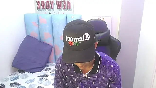 Snapshot of liam_play chatting on 05-14-26, 04:08 liam play online show from 05-14-26, 04:08