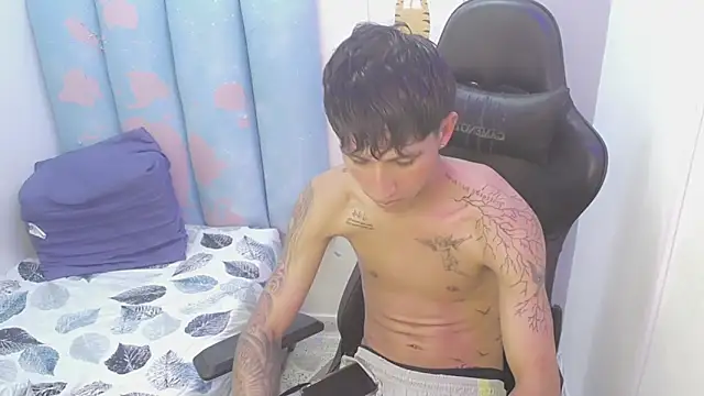 Snapshot of liam_play chatting on 05-19-26, 11:55 liam play online show from 05-19-26, 11:55