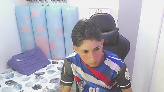 Snapshot of liam_play chatting on 05-25-26, 04:40 liam play online show from 05-25-26, 04:40