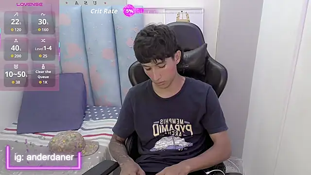 Snapshot of liam_play chatting on 06-21-26, 04:04 liam play online show from 06-21-26, 04:04