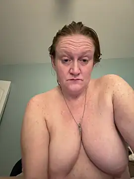 Snapshot of Kellilyn10 chatting on 05-18-26, 04:07 Kellilyn10 online show from 05-18-26, 04:07
