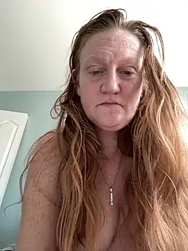 Snapshot of Kellilyn10 chatting on 05-18-26, 04:13 Kellilyn10 online show from 05-18-26, 04:13