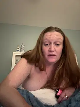 Snapshot of Kellilyn10 chatting on 05-29-26, 04:54 Kellilyn10 online show from 05-29-26, 04:54
