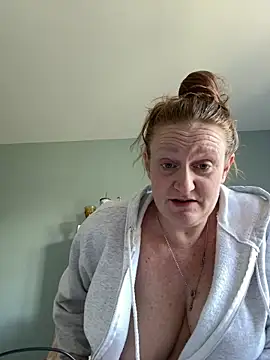 Snapshot of Kellilyn10 chatting on 05-31-26, 08:32 Kellilyn10 online show from 05-31-26, 08:32