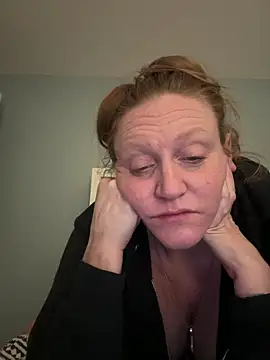 Snapshot of Kellilyn10 chatting on 06-03-26, 05:10 Kellilyn10 online show from 06-03-26, 05:10