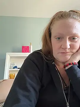 Snapshot of Kellilyn10 chatting on 06-03-26, 02:44 Kellilyn10 online show from 06-03-26, 02:44