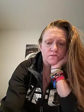Snapshot of Kellilyn10 chatting on 06-14-26, 09:39 Kellilyn10 online show from 06-14-26, 09:39