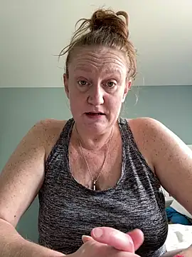 Snapshot of Kellilyn10 chatting on 06-15-26, 06:21 Kellilyn10 online show from 06-15-26, 06:21