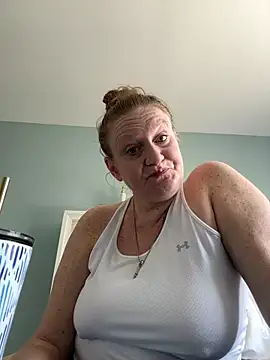 Snapshot of Kellilyn10 chatting on 06-19-26, 05:17 Kellilyn10 online show from 06-19-26, 05:17