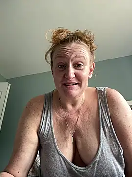 Snapshot of Kellilyn10 chatting on 07-15-26, 03:17 Kellilyn10 online show from 07-15-26, 03:17