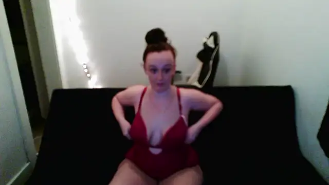 PeechyXOXO online show from 05-06-26, 04:41