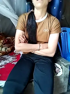Snapshot of Min-meo chatting on 05-18-26, 04:07 Min-meo online show from 05-18-26, 04:07