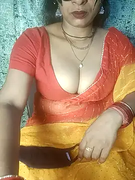 Snapshot of Juli_80 chatting on 06-02-26, 07:05 Juli 80 online show from 06-02-26, 07:05