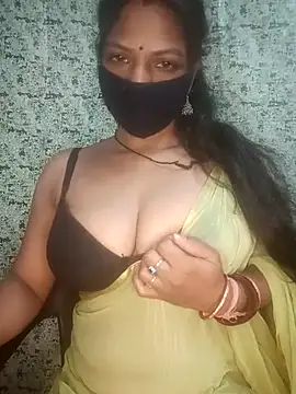 Snapshot of Juli_80 chatting on 06-11-26, 02:53 Juli 80 online show from 06-11-26, 02:53