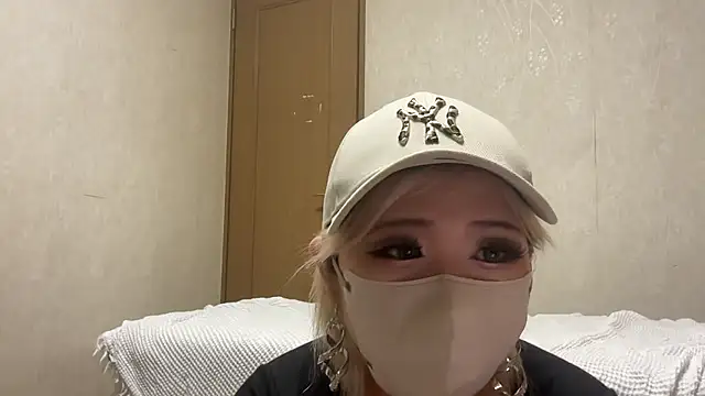 Snapshot of k_0404 chatting on 06-24-26, 01:54 k 0404 online show from 06-24-26, 01:54
