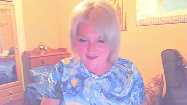 Snapshot of MollyyJoyy chatting on 05-25-26, 06:36 MollyyJoyy online show from 05-25-26, 06:36