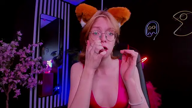 Snapshot of FoxxyyPolly chatting on 06-24-26, 05:39 FoxxyyPolly online show from 06-24-26, 05:39