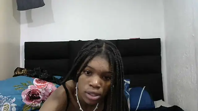 Snapshot of PetiteBarbie_05 chatting on 05-29-26, 06:22 PetiteBarbie 05 online show from 05-29-26, 06:22