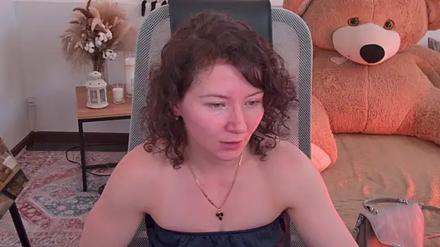 AureliaGleam online show from 05-15-26, 05:03