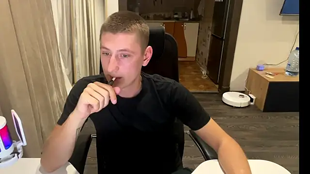 Keksik  online show from 07-18-26, 04:33
