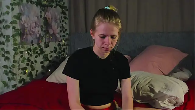 Squirt Cutie online show from 05-16-26, 09:35