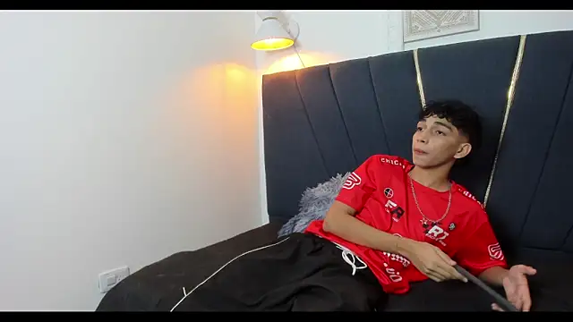 Snapshot of ero_boy40 chatting on 05-12-26, 04:42 ero boy40 online show from 05-12-26, 04:42