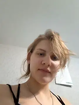 Snapshot of mooniekiss chatting on 05-11-26, 07:22 mooniekiss online show from 05-11-26, 07:22