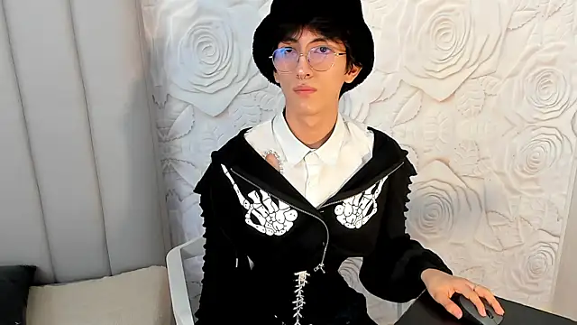 Snapshot of LittlePrince_ chatting on 05-12-26, 04:53 LittlePrince online show from 05-12-26, 04:53