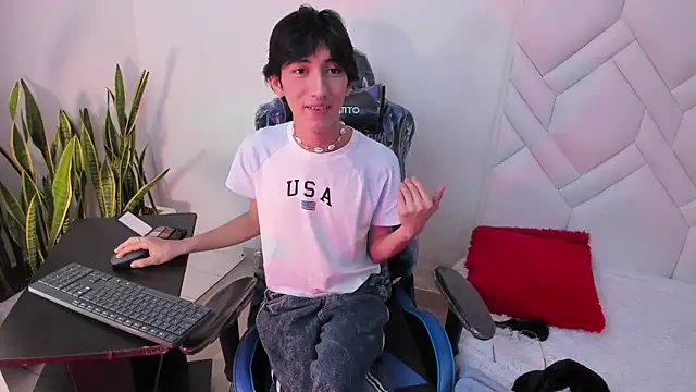 Snapshot of LittlePrince_ chatting on 05-14-26, 03:24 LittlePrince online show from 05-14-26, 03:24