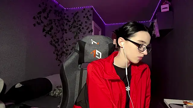 NightFoxxx online show from 05-18-26, 01:06
