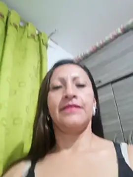 Snapshot of Vely_ chatting on 06-08-26, 03:40 Vely online show from 06-08-26, 03:40