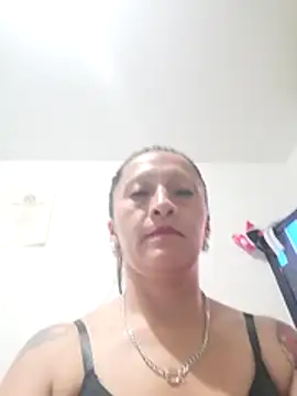 Snapshot of Vely_ chatting on 06-14-26, 02:24 Vely online show from 06-14-26, 02:24