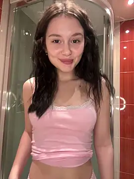 Snapshot of EvaHearts chatting on 05-16-26, 11:14 EvaHearts online show from 05-16-26, 11:14