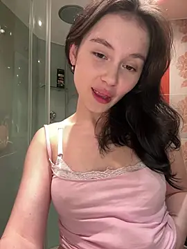 Snapshot of EvaHearts chatting on 05-30-26, 10:29 EvaHearts online show from 05-30-26, 10:29