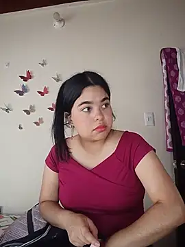 Snapshot of MiiaHott_W chatting on 06-22-26, 02:25 MiiaHott W online show from 06-22-26, 02:25